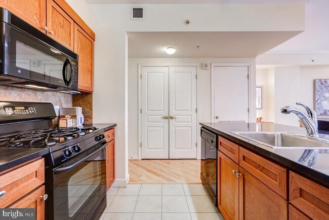 Building Photo - 631 D St NW