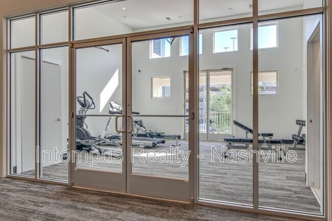 Building Photo - 3116 West End Cir