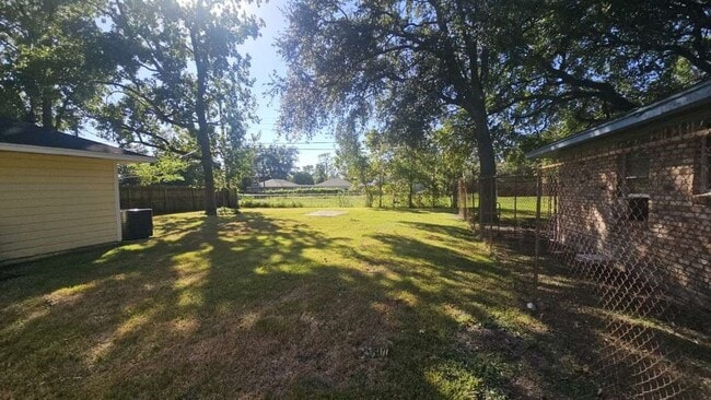 Building Photo - 10101 Rebel Rd