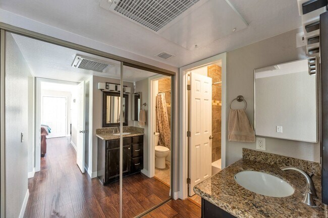 Building Photo - Move-In Ready 1-Bedroom in Scenic Fountain...