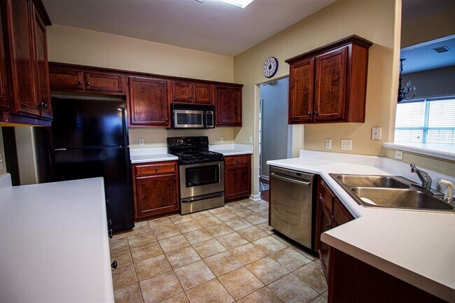 Building Photo - 3BD/2.5BA with Bonus Room in Collierville Farms.  Over 2300 sq ft!.  Pets are welcome!