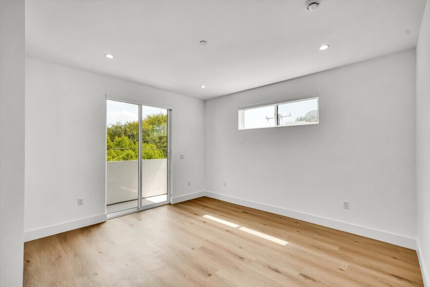 Building Photo - 5022 Cahuenga Blvd