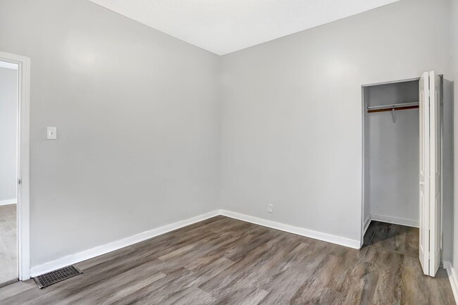 Building Photo - Free Rent Special for move in 's by 9/25 f...