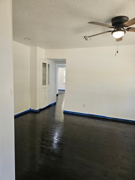 Building Photo - 322 SE 28th Ave