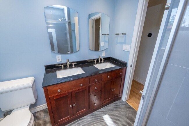 Building Photo - 3BR/2BA home with bonus room & additional ...