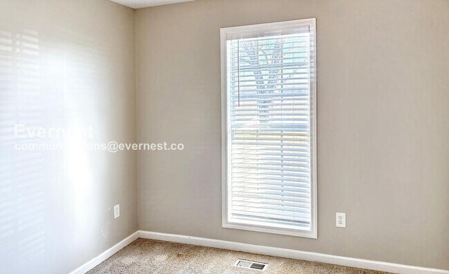 Building Photo - 450 Loveless Rd