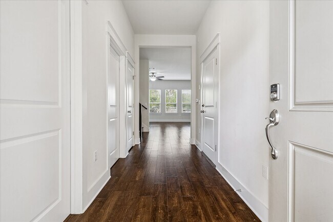 Building Photo - 13001 Hymeadow Dr