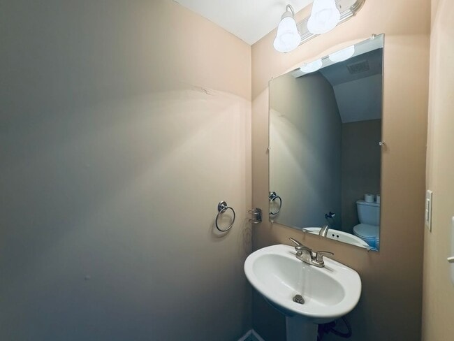 Building Photo - New Duplex Townhouse in Bedford