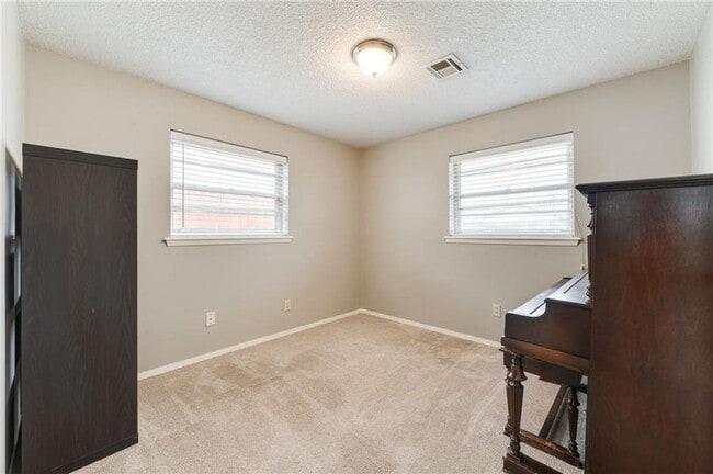 Building Photo - 3 Bed 1 Bath 1 Car in Bethany, OK PC Schools