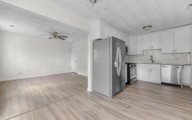 Building Photo - 2827 Grandy Ave