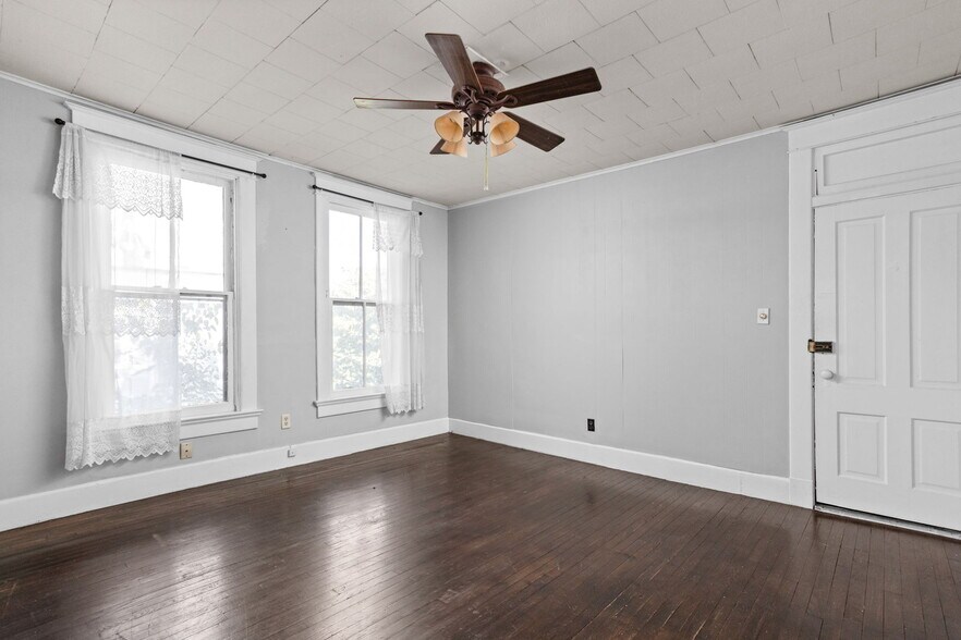 Living room with downtown views - 539 Fletcher Ave