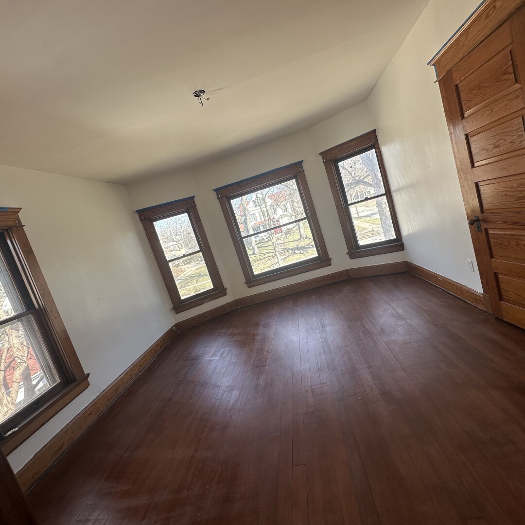 Building Photo - 336 S 16th St