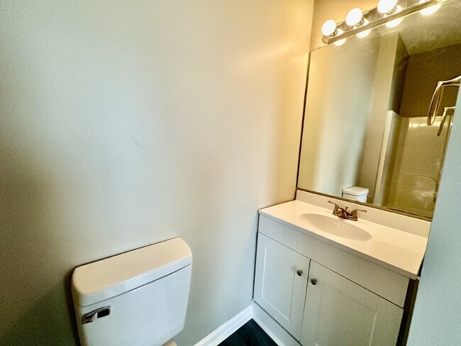 Building Photo - Newly Updated Three Bedroom Home in Westbury Park!