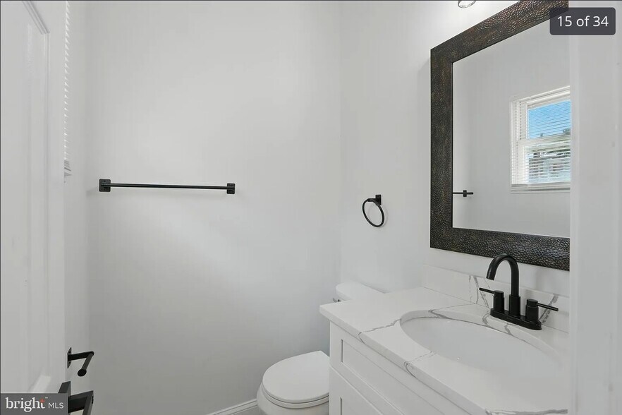 Building Photo - 118 S Conkling St