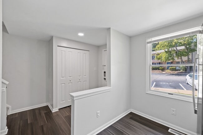 Building Photo - 7722 Bernadette Ln
