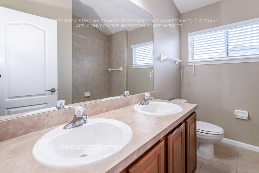 Building Photo - 281 Porta Rosa Circle