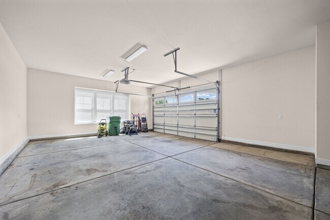 Building Photo - Stunning 4 bedrm, 3.5 Bath home in Chapel Cove of South Charlotte!