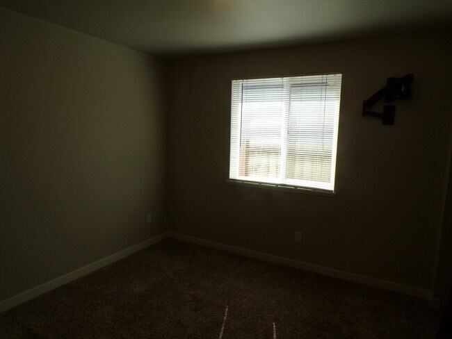 Building Photo - 759 N Sunrise Dr