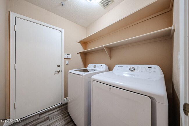 Building Photo - 8963 E Floriade Dr