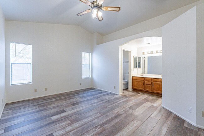 Building Photo - Charming 4-bedroom, 2-bathroom in Gilbert