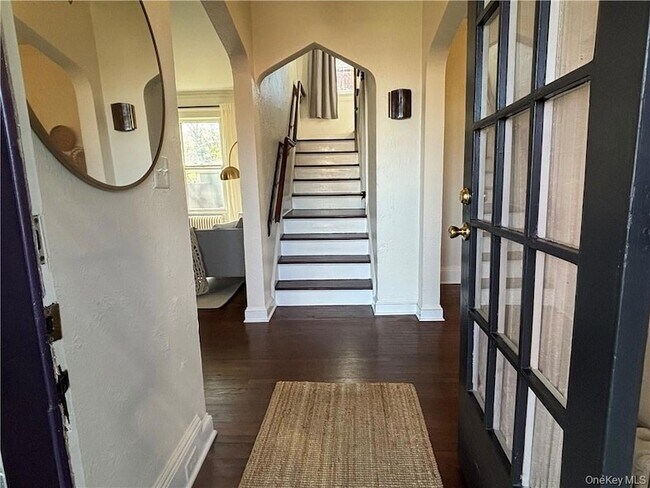 Building Photo - 194 N Midland Ave