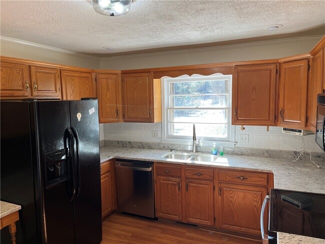 Building Photo - 207 Skyview Dr