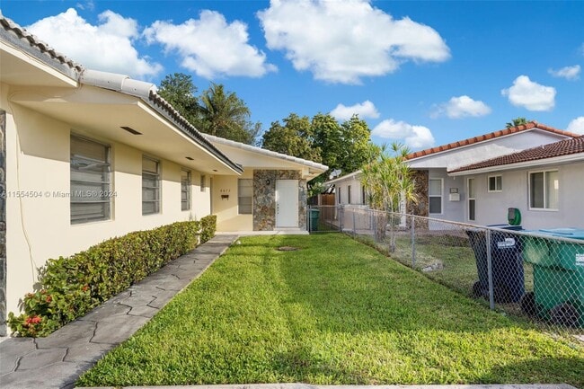 Building Photo - 8873 SW 25th St