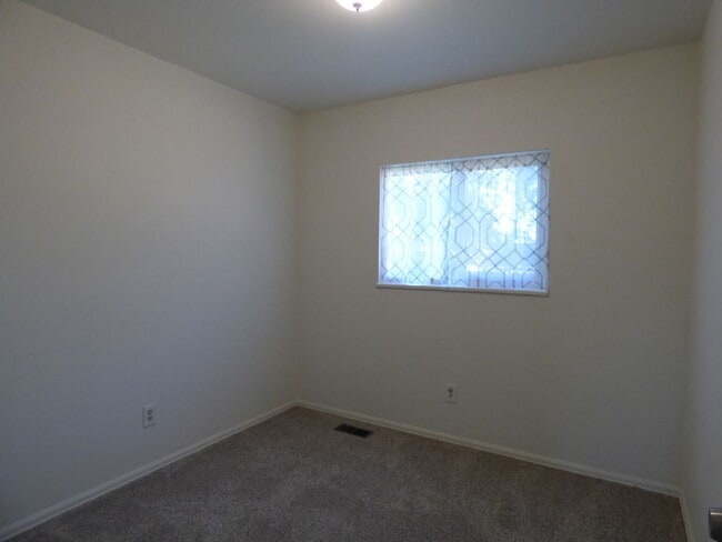 Building Photo - Tri-Level Home in North Longmont