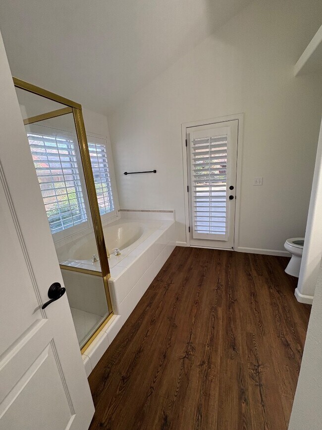 Building Photo - 697 Cromwell Ave