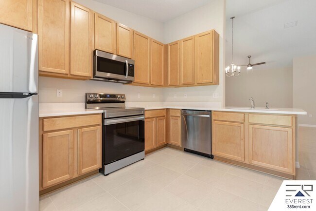 Building Photo - LIKE NEW 3/2/1 TOWNHOUSE IN BEAUTIFUL SEMINOLE WOODS