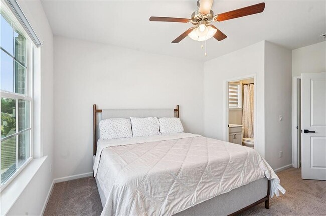 Building Photo - 2424 Pinnae Pl