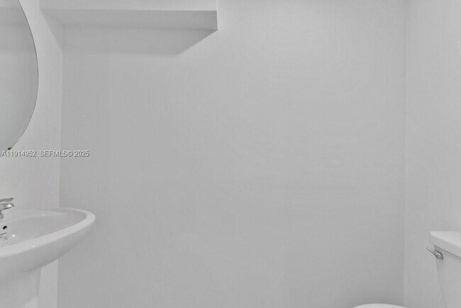 Building Photo - 2558 SE 27th Dr