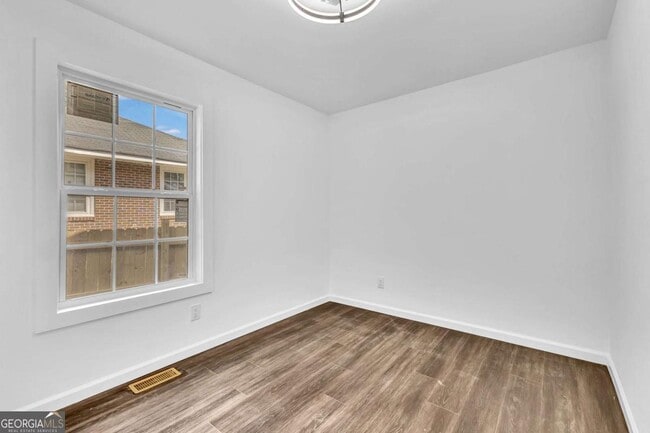 Building Photo - 388 Sargent Dr SE