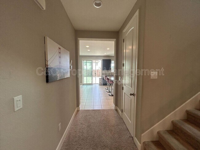 Building Photo - 5243 Comfrey St