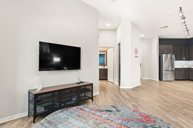 Building Photo - 4857 N 8th Pl
