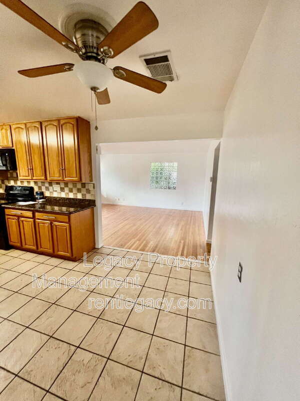 Building Photo - 280 Markham Ave