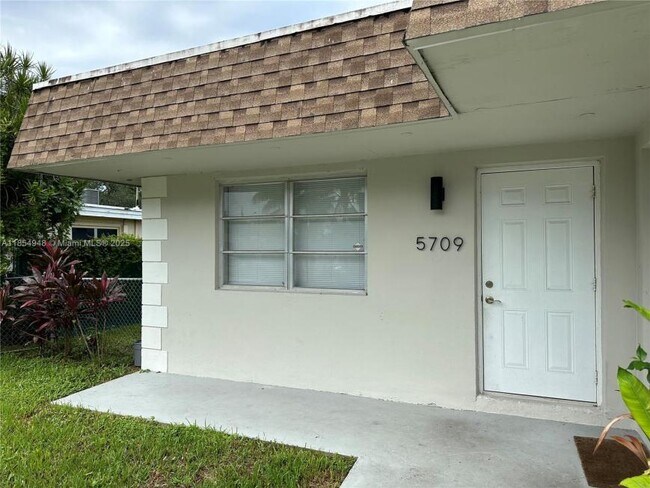 Primary Photo - 2 bedroom in Hollywood FL 33021