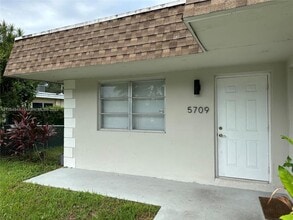 Building Photo - 2 bedroom in Hollywood FL 33021