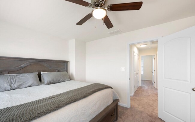 Building Photo - A Beautiful 3 Bedroom End Unit Townhouse