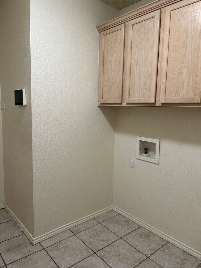 Building Photo - Beautiful Home in Plantation Oaks