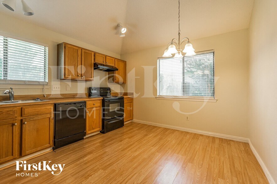 Building Photo - 3305 Country Creek Ln