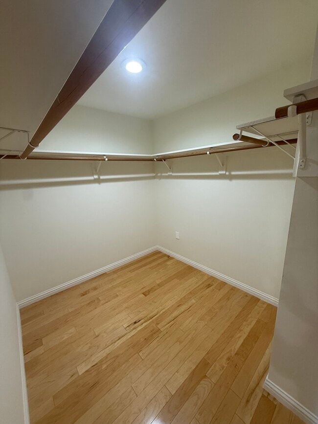 Closet - 159 W Green St