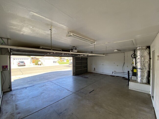 Building Photo - Charming Single-Story Home in Tracy — Acro...