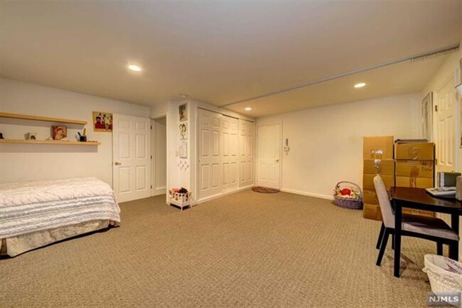 Building Photo - 106 Stonegate Trail