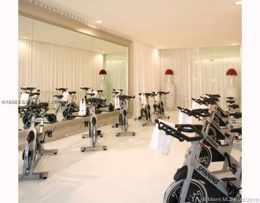 Building Photo - 495 Brickell Ave