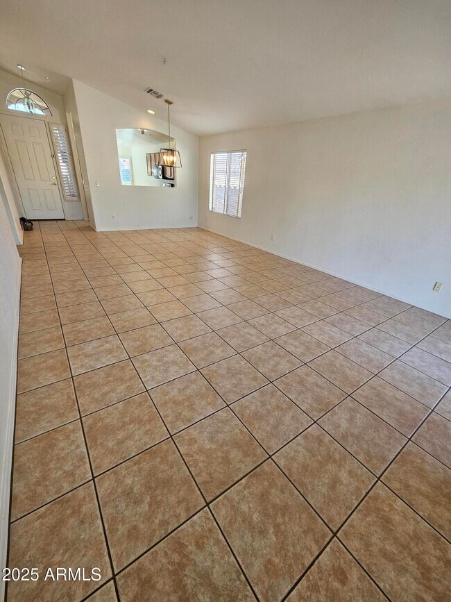 Building Photo - 10360 E Penstamin Dr