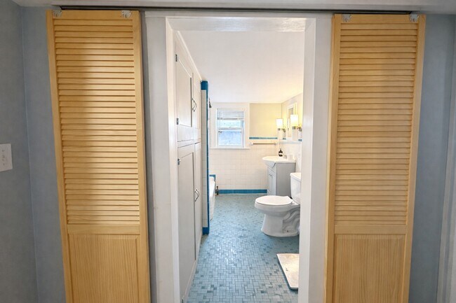 Building Photo - 15 Charlotte St