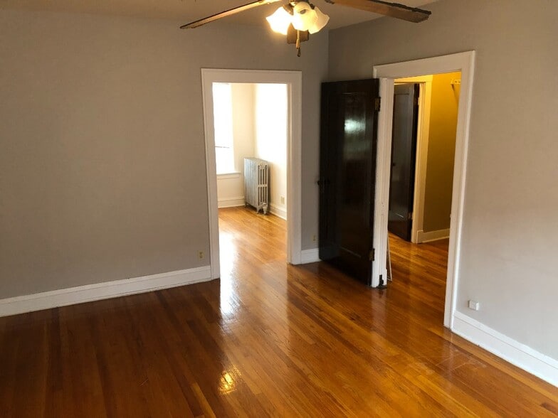 Building Photo - 3115-23 W Foster