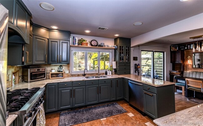 Building Photo - 602 Palmer Dr