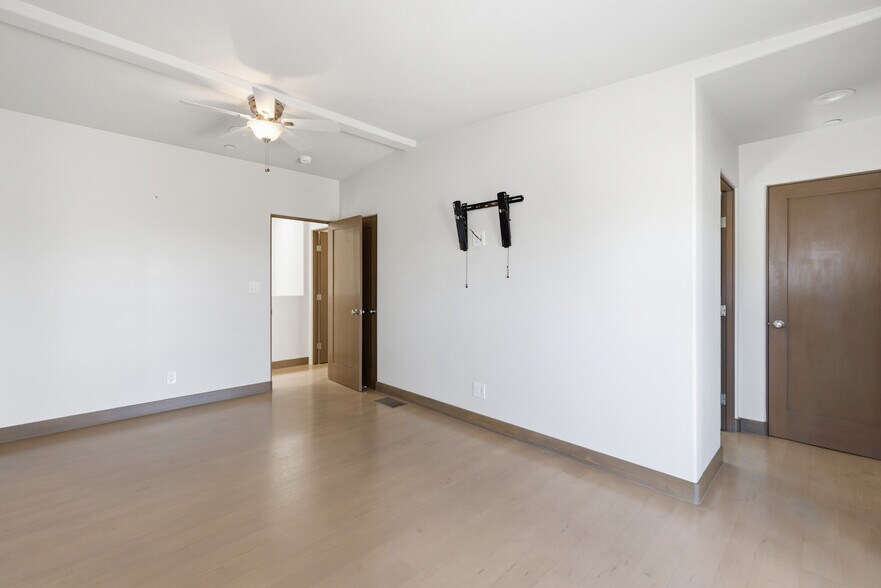 Building Photo - 173 W Avenida Alessandro